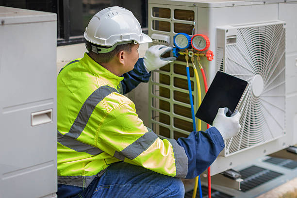 Professional Hvac technician working in Bartelso, IL